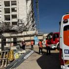 مصرع عاملين وإصابة آخرين بانهيار سقالات بناء في مستوطنة