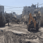 بالصور: تواصل الأعمال الميدانية لإزالة آثار عدوان الاحتلال على مخيم جنين