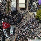 بالصور.. تركيا تُشيع جثمان الناشطة عائشة نور بمشاركة واسعة