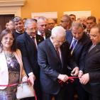 صور| الرئيس عباس يفتتح معرض