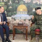 اللواء بحري العبد إبراهيم خليل يستقبل السفير الأردني عصام البدور