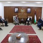 صور وفيديو| نيابة عن رئيس الوزراء.. وزير الصناعة يفتتح معرض الغذاء – فلسطين 2025