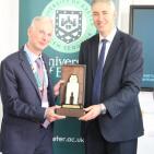 كلية الطب في الجامعة العربية الأمريكية تواصل حضورها الدولي بجولة عمل في جامعات بريطانية مرموقة