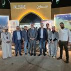 بالصور| السفير الرويضي يزور مهرجان ليالي مسقط ويُشيد بالجناح الفلسطيني