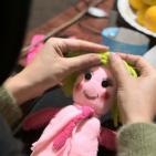 خاص| من تحت الركام: تغريد وإبداعها يعيدان الروح لغزة