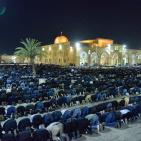 صور| 100 ألف مصلٍ يؤدون العشاء والتراويح في المسجد الأقصى