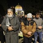 بالصور| 60 ألفًا يؤدون صلاة التراويح في المسجد الأقصى