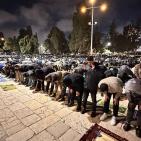 بالصور| 60 ألفًا يؤدون صلاة التراويح في المسجد الأقصى