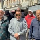 المقدسيون يؤدون صلاة الجمعة الأخيرة من رمضان على مقربة من الأقصى