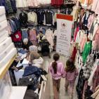 وكالة بيت مال القدس توزع كسوة العيد وتمنح هدايا للأطفال في قرى القدس