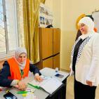 بالصور| غنام تدلي بصوتها في الانتخابات المحلية بدير دبوان