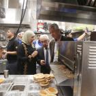 إفتتاح أولى مطاعم 