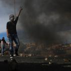 مواجهات بين طلاب جامعة بيرزيت وقوات الاحتلال على المدخل الشمالي لمدينة البيرة 