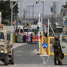  الاحتلال يواصل حصار وإغلاق حزما لليوم الثالث