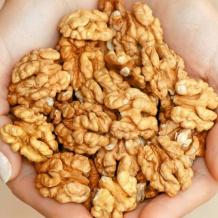 "أفضل المكسرات لصحة القلب: الجوز أم الفول السوداني؟"