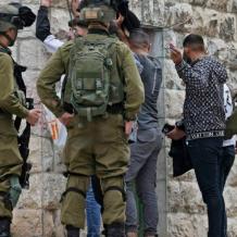 قوات الاحتلال تعتقل خمسة شبان من قلقيلية