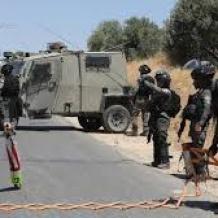 قوات الاحتلال تنصب حاجزاً عسكرياً غرب بيت لحم