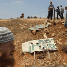 مستوطنون يقتحمون خربة سدة الثعلة بمسافر يطا