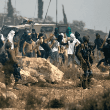 الاحتلال يعتقل راعيا ويحتجز آخرين عقب اعتداء مستوطنين شمال ديراستيا