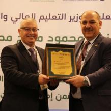 فلسطين تتصدر: الدكتور عبد الله مهنا يحصد الجائزة الأولى لـ “جائزة المُدرِّب العربي المُتَميِّز” – فئة مدرّب مستشار معتمد