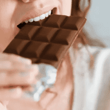 الشوكولاتة الداكنة تبطئ الشيخوخة