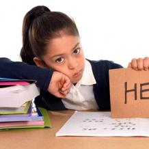 خاص | مختصة تقدم نصائح عملية لتخليص الأطفال من ضغوط الامتحانات