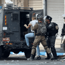 الاحتلال يعتقل 3 شبان من بيرزيت بعد تصديهم لهجوم مستوطنين 