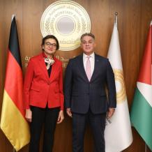 محافظ سلطة النقد يلتقي رئيسة الممثلية الألمانية ويبحثان آفاق التعاون المشترك