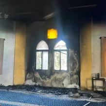 مستوطنون يدمرون محتويات مسجد شرق نابلس