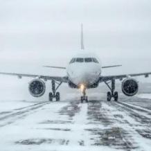 إلغاء نحو 10 آلاف رحلة جوية بسبب عاصفة ثلجية في الولايات المتحدة 