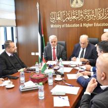 اللجنة العليا للمنح الدراسية تعقد اجتماعها في مقر "التربية والتعليم"