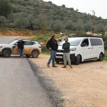 مستوطنون يعترضون جولة لمحافظ سلفيت والسفير الروسي في وادي المطوي