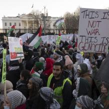 بينهم يهود.. احتجاجات أمام البيت الأبيض رفضا لاستمرار الحرب