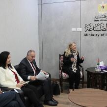  وزير الصناعة يلتقي بالقنصل البريطاني العام في القدس 