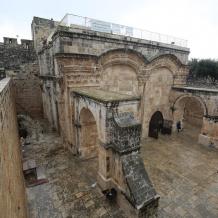 خاص| الاحتلال يكسر قفل “دار الحديث”.. مخاوف من عسكرتها والإشراف الأمني على باب الرحمة