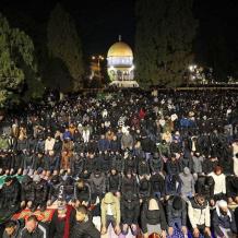 70 ألف مصل يؤدون صلاتي العشاء والتراويح في المسجد الأقصى