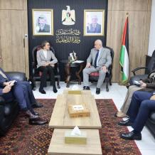 وزير الداخلية ورئيسة مكتب تمثيل جمهورية ألمانيا يبحثان تعزيز التعاون