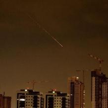 هجوم صاروخي على حيفا وتل أبيب وترامب يؤكد استمرار الحرب على إيران