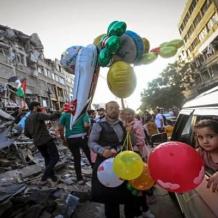 خاص| كيف حاول أهالي غزة صناعة فرحة العيد رغم الجراح!