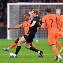 هولندا تكرّم كرويف بفوز مستحق على النرويج