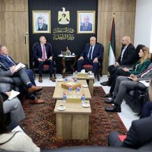 وزير الداخلية يبحث مع رئيس مكتب الممثلية الكندية تطورات الأوضاع الراهنة في الأراضي الفلسطينية