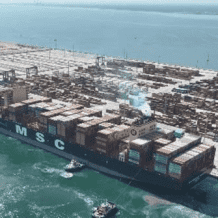 شحنة من الفولاذ العسكري في ميناء أبو قير في مصر بانتظار إعادة شحنها إلى شركات السلاح الإسرائيلية