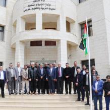 بالصور| برهم يجري جولة تفقدية لمتابعة قضايا تخص التعليم في بلدة طمون 