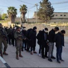 الاحتلال يشن حملة اعتقالات تطال عشرات الشبان في بلعا شرق طولكرم