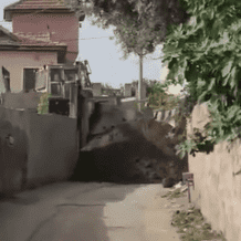 الاحتلال يجرف أراضي ويغلق طرقا فرعية في زبوبا غرب جنين