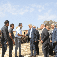 "التربية" تنظم زيارة ووقفة دعم وإسناد لطلبة مدرسة أم الخير في مسافر يطا