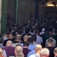 عشرات الآلاف يؤدون الجمعة في المسجد الأقصى