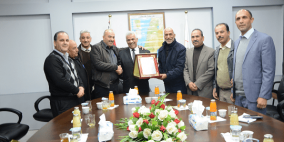 تجارة جنين تمنح عشرة آلاف دولار لشراء سيارة إسعاف لمستشفى جنين الحكومي‎