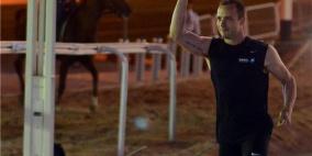 أوسكار بيستريوس يواصل تحدى إعاقته ويتسابق مع جواد عربي!