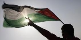 نشطاء ينجحون برفع علم فلسطين في مستوطنة 'اليعازر' ببيت لحم